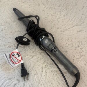 T3 single pass Graphite Whirl Curling Wand plus gloves like new